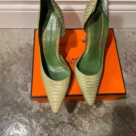 Authentic Python Heels - Excellent condition - Picture 2 of 6